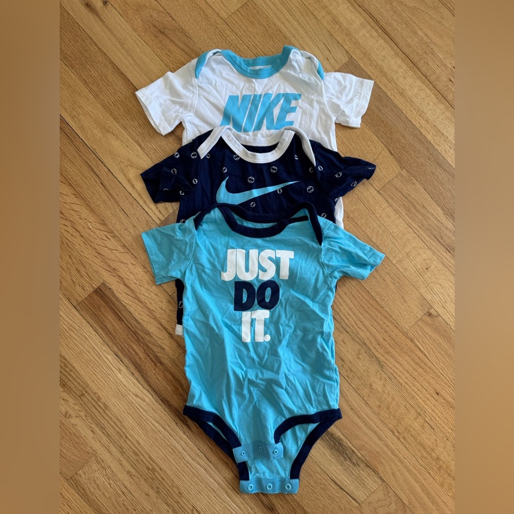 Nike Baby Bodysuits 9-12M